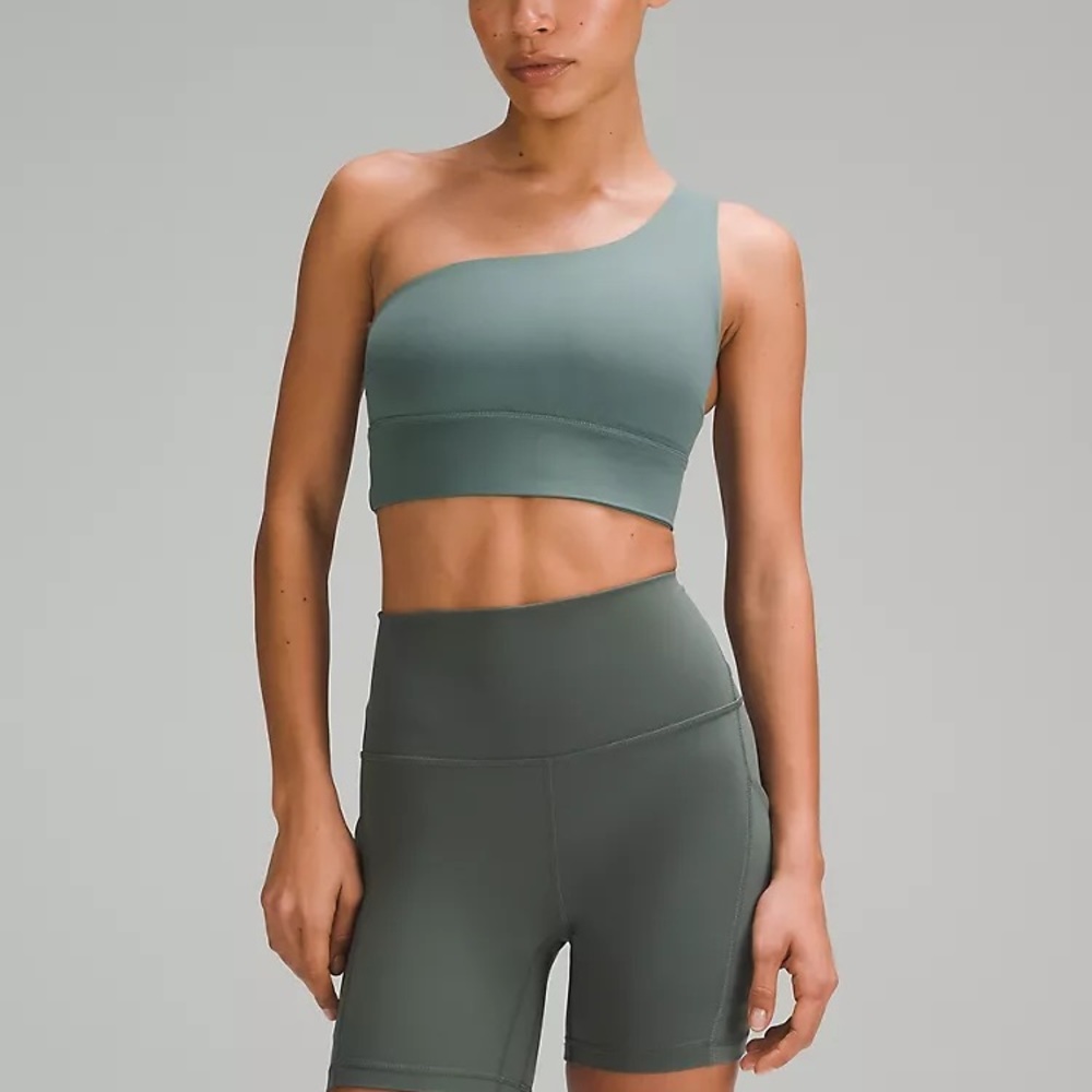 lululemon (12) Align™ Asymmetrical Bra
Light Support, C/D Cup